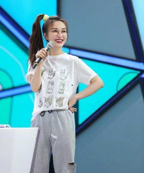 吴昕一字马爆料视频,健身成果引网友热议 第2张 吴昕一字马爆料视频,健身成果引网友热议 第2张